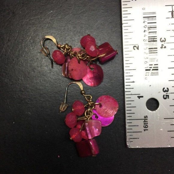 Dangle Pierced Earrings Hot Pink MOP Mother Of Pearl Shell Gold Barbie BoHo - Picture 3 of 3